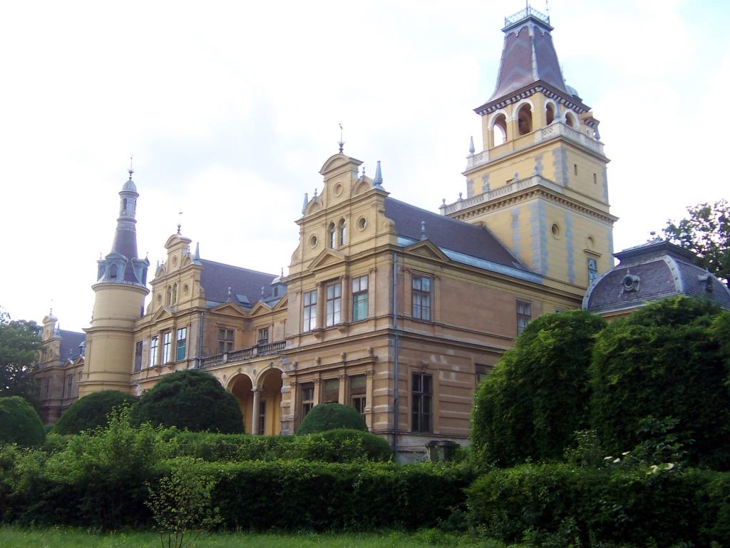 Filming locations Hungary and Bulgaria